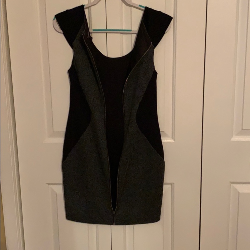 Express dress - Picture 7 of 8